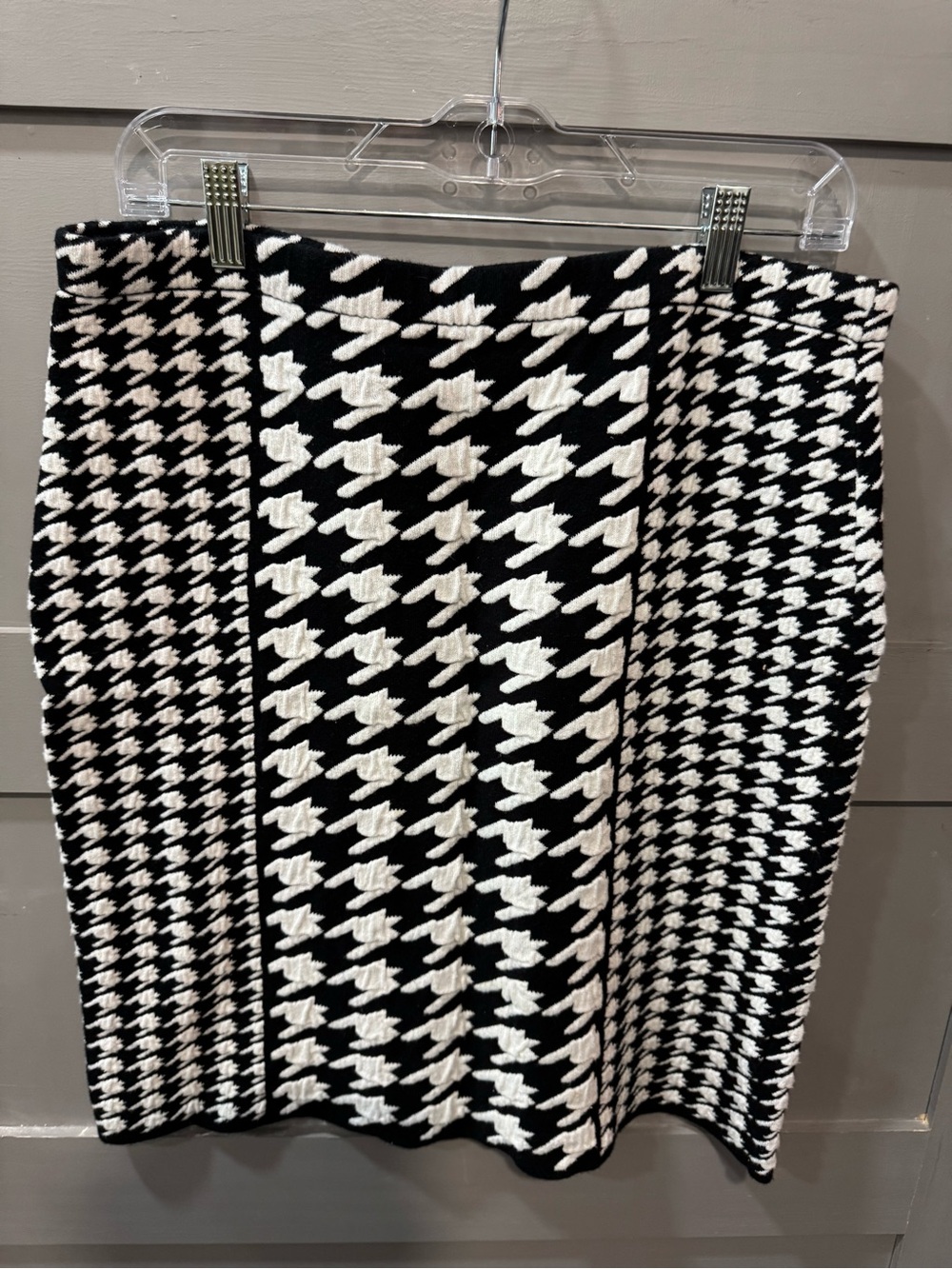 Elle Black and White Houndstooth Pencil Skirt